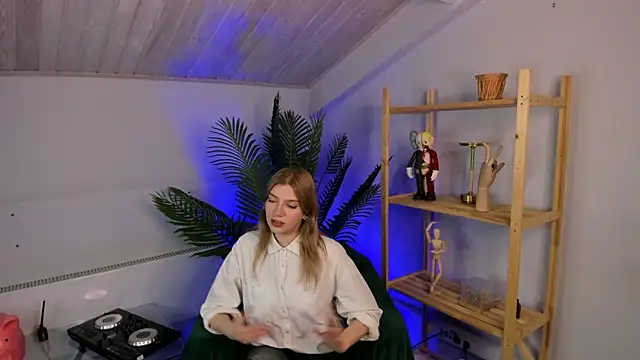 GloriaCwik online show from 9, 4, 2026