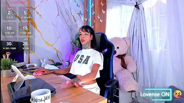 Snapshot of Dafne_kee chatting on 26, 6, 2026 Dafne kee online show from 26, 6, 2026