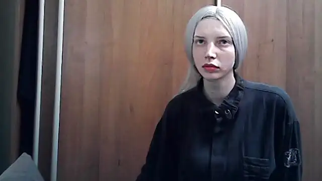 Crimson Lady online show from 19, 5, 2026