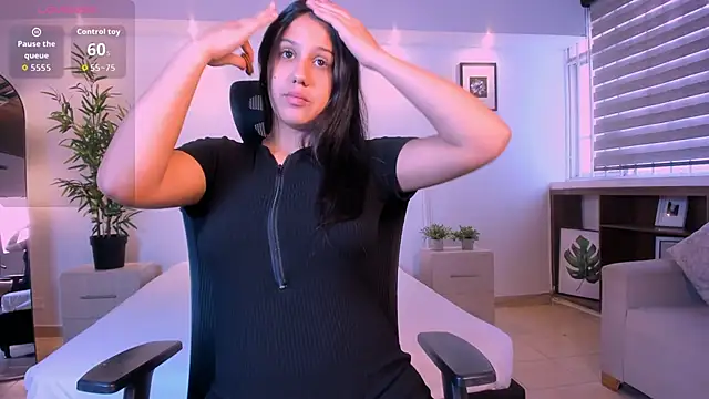Snapshot of arianarousee chatting on 31, 5, 2026 arianarousee online show from 31, 5, 2026