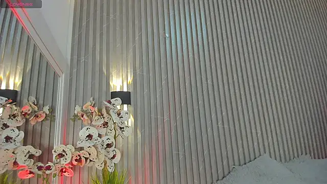 Snapshot of SCARLETTHUNT_ chatting on 10, 4, 2026 SCARLETTHUNT online show from 10, 4, 2026