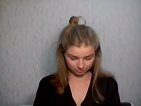 Snapshot of ElizaCrowe chatting on 16, 4, 2026 ElizaCrowe online show from 16, 4, 2026