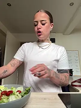 liloutatoou online show from 15, 4, 2026