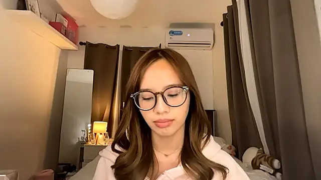 Snapshot of VondaHolmquest chatting on 11, 4, 2026 VondaHolmquest online show from 11, 4, 2026