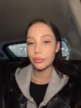 Snapshot of BabyFawn chatting on 10, 4, 2026 BabyFawn online show from 10, 4, 2026