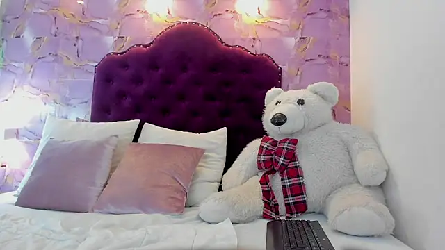 Snapshot of luna_bloomm_ chatting on 15, 5, 2026 luna bloomm online show from 15, 5, 2026