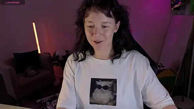 Snapshot of Ricki_Bloom chatting on 10, 6, 2026 Ricki Bloom online show from 10, 6, 2026