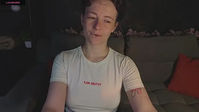 Snapshot of Ricki_Bloom chatting on 24, 6, 2026 Ricki Bloom online show from 24, 6, 2026