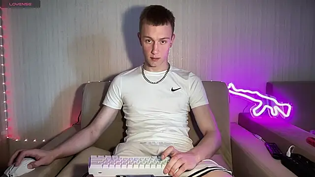 Snapshot of Travis_Gracile chatting on 18, 6, 2026 Travis Gracile online show from 18, 6, 2026