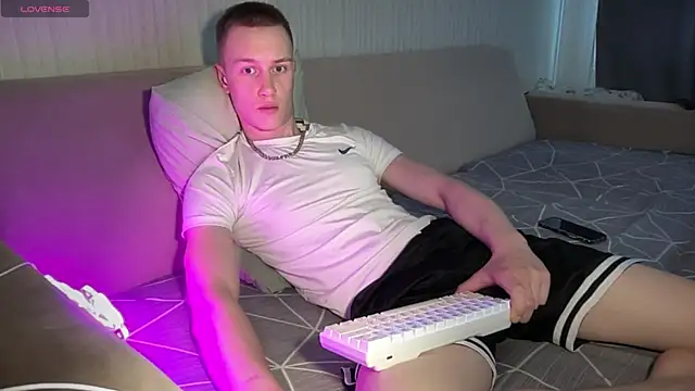 Snapshot of Travis_Gracile chatting on 5, 7, 2026 Travis Gracile online show from 5, 7, 2026