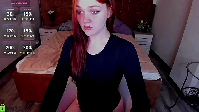 Snapshot of Emilly_Hiil chatting on 19, 6, 2026 Emilly Hiil online show from 19, 6, 2026