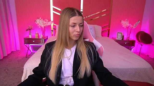 DoveLovee online show from 13, 5, 2026