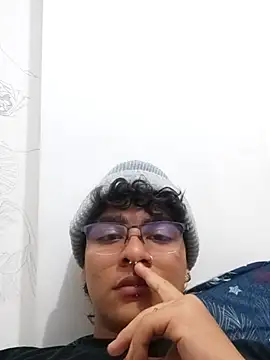 Snapshot of xhecho_uzumaki chatting on 22, 4, 2026 xhecho uzumaki online show from 22, 4, 2026