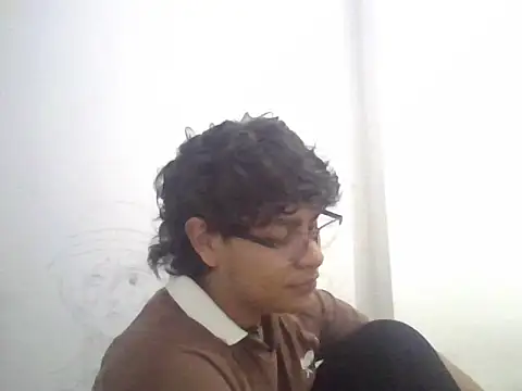 Snapshot of xhecho_uzumaki chatting on 6, 5, 2026 xhecho uzumaki online show from 6, 5, 2026