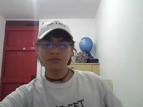Snapshot of xhecho_uzumaki chatting on 9, 5, 2026 xhecho uzumaki online show from 9, 5, 2026