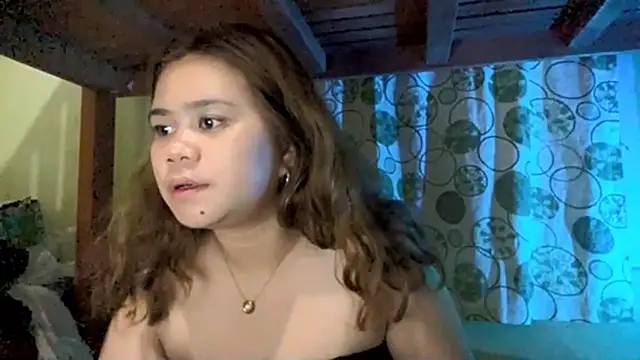 ElodiaSebourn online show from 13, 4, 2026