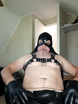 Snapshot of andrexl_eather chatting on 11, 4, 2026 andrexl eather online show from 11, 4, 2026