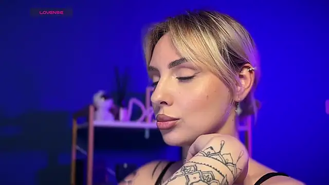 Snapshot of mari_grey chatting on 22, 5, 2026 mari grey online show from 22, 5, 2026