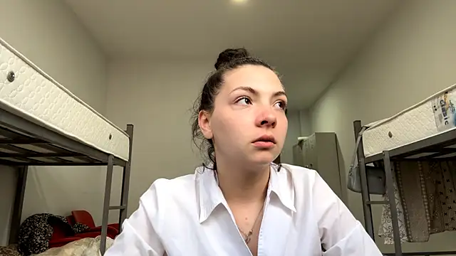 Snapshot of SharieLangan chatting on 15, 4, 2026 SharieLangan online show from 15, 4, 2026