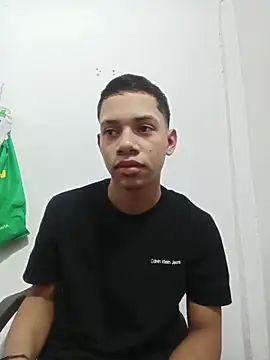 Snapshot of curious_straight_guy chatting on 14, 4, 2026 curious straight guy online show from 14, 4, 2026