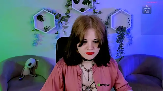 nikki kiss  online show from 21, 7, 2026