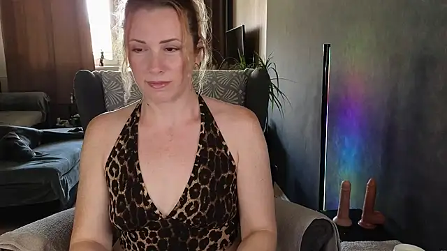 Snapshot of Sharon_Red chatting on 15, 7, 2026 Sharon Red online show from 15, 7, 2026