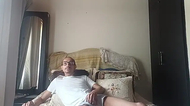 Snapshot of Oliver_Goldberg chatting on 21, 4, 2026 Oliver Goldberg online show from 21, 4, 2026
