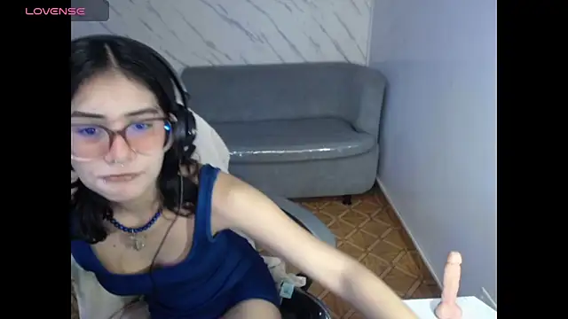 Snapshot of Victorycat_v chatting on 28, 4, 2026 Victorycat v online show from 28, 4, 2026