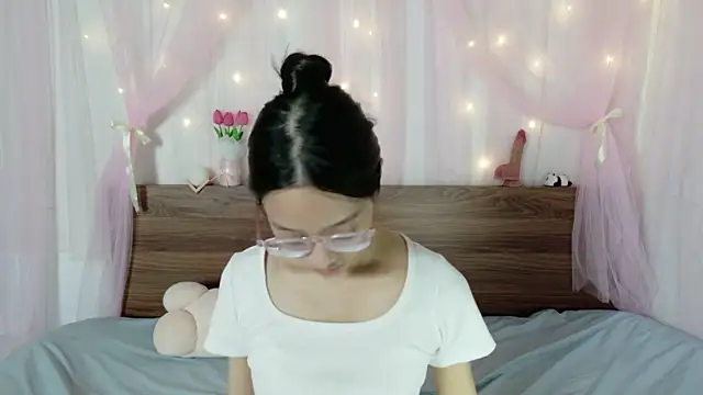 Snapshot of shy_pink_doll chatting on 22, 7, 2026 shy pink doll online show from 22, 7, 2026
