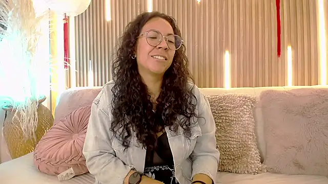 Snapshot of Velvet_Curly chatting on 25, 5, 2026 Velvet Curly online show from 25, 5, 2026