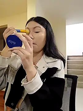 Emiily  Evans online show from 22, 4, 2026