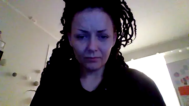 Snapshot of shyhornymommy chatting on 24, 4, 2026 shyhornymommy online show from 24, 4, 2026