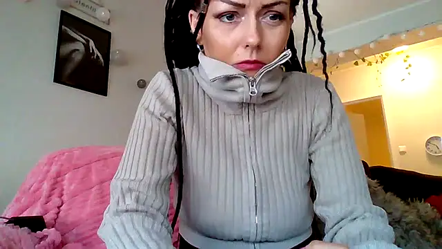 Snapshot of shyhornymommy chatting on 25, 4, 2026 shyhornymommy online show from 25, 4, 2026