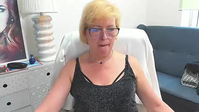 Snapshot of luna_xfantasy chatting on 10, 6, 2026 luna xfantasy online show from 10, 6, 2026