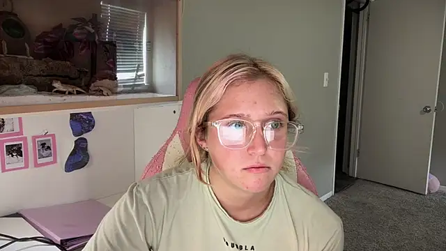 MUSCLEMOMMY1365 online show from 25, 5, 2026