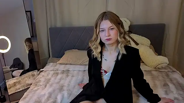 Lisa Hummi online show from 17, 4, 2026