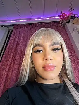 Snapshot of Tyra_malkovaa chatting on 6, 5, 2026 Tyra malkovaa online show from 6, 5, 2026