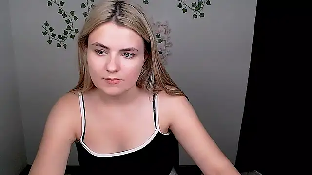 Snapshot of _shy_sabrina__ chatting on 7, 7, 2026 shy sabrina online show from 7, 7, 2026
