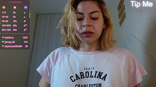 Snapshot of aprildumont chatting on 2, 7, 2026 aprildumont online show from 2, 7, 2026