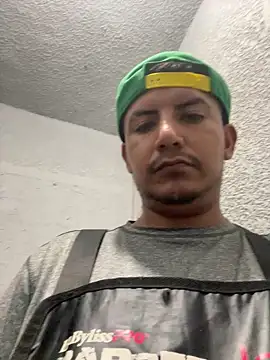 Snapshot of Alcantar01 chatting on 30, 5, 2026 Alcantar01 online show from 30, 5, 2026
