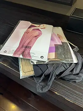 XiaoHonger online show from 16, 4, 2026