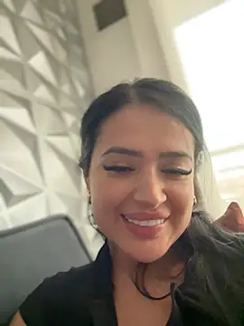 Sara fun online show from 5, 3, 2025