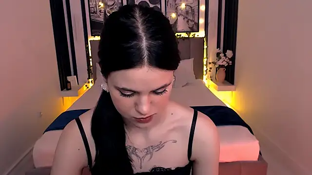  Scarlett Lee  online show from 16, 4, 2026