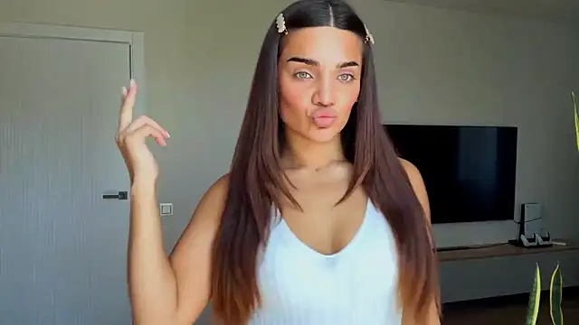 Snapshot of MelindaReny chatting on 19, 5, 2026 MelindaReny online show from 19, 5, 2026