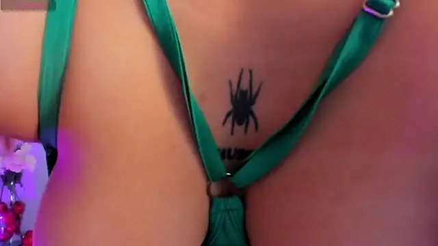 Snapshot of MiluVegaa_ chatting on 25, 6, 2026 MiluVegaa online show from 25, 6, 2026