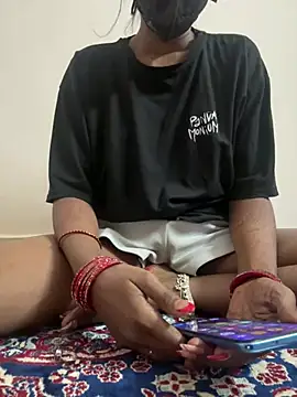 hoty-lovely online show from 16, 4, 2026