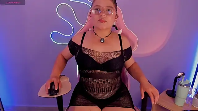 RenataJones11 online show from 13, 5, 2026