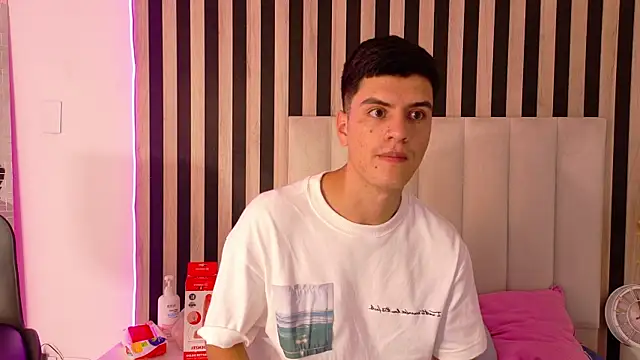Snapshot of LeoTease chatting on 30, 6, 2026 LeoTease online show from 30, 6, 2026