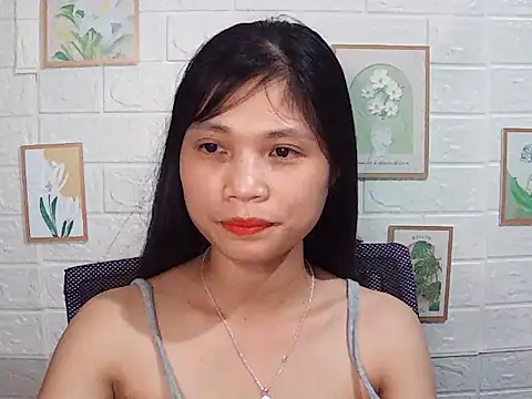 Snapshot of -Lucie-e chatting on 15, 5, 2026 -Lucie-e online show from 15, 5, 2026