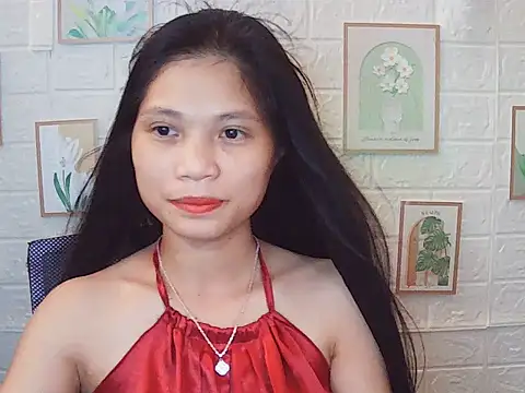 Snapshot of -Lucie-e chatting on 19, 5, 2026 -Lucie-e online show from 19, 5, 2026